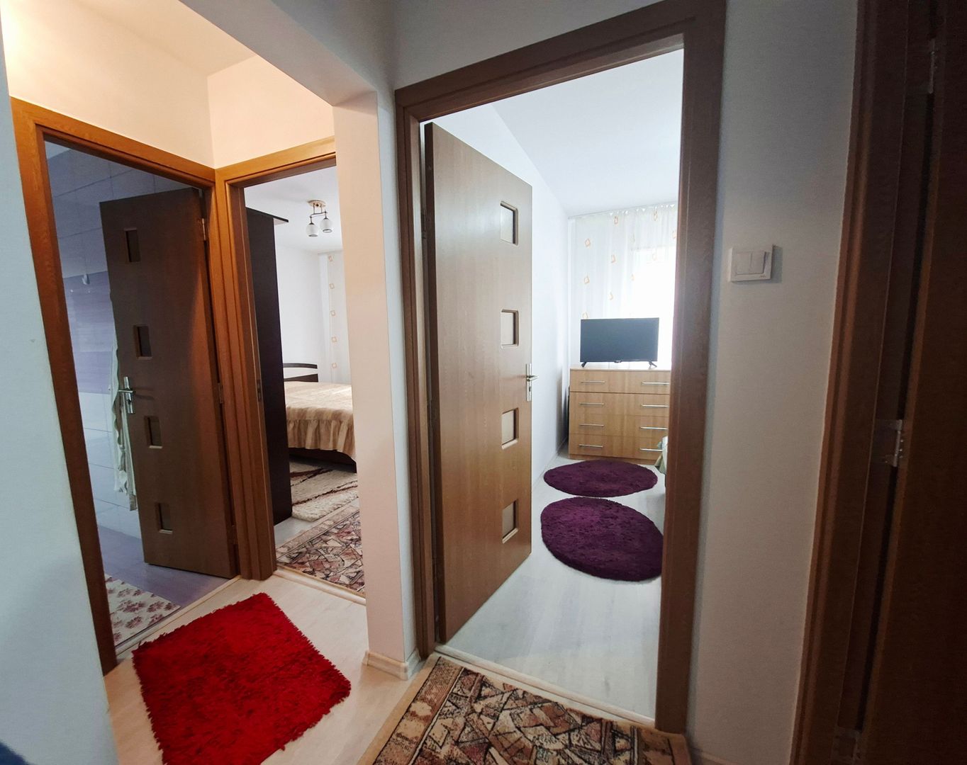 Apartament 3 camere, renovat și mobilat | 2 băi | Zona - Spitalul Județean - Poză 3