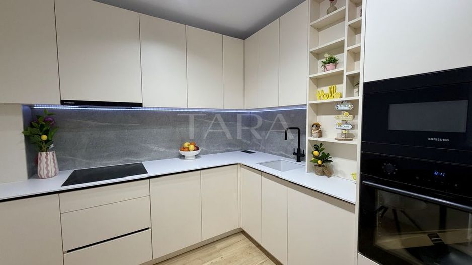 Apartament modern, finisat premium, balcon mare, mobilat complet. - Poză 4