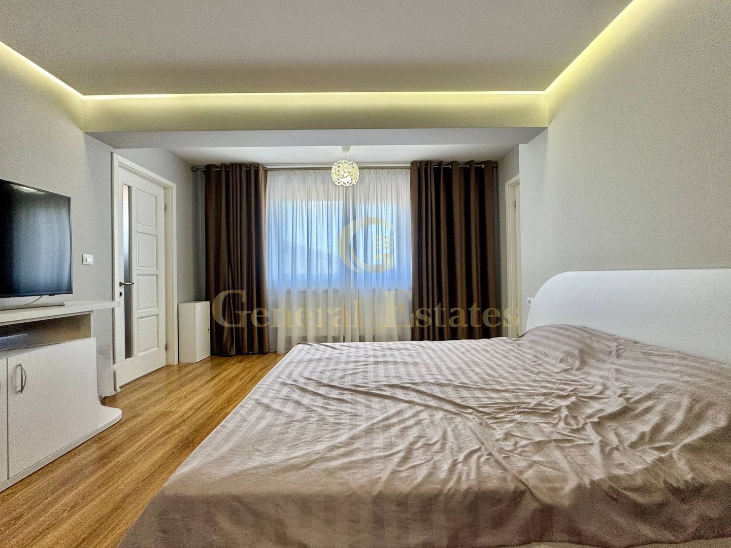 Vânzare apartament cu 3 camere - 130 m.p - în Zona CUG, Iași. - Poză 11