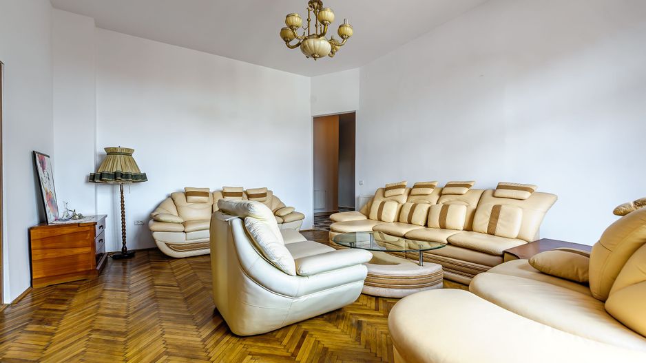 Apartament în Palatul Bohuș, lângă Teatrul de Stat. - Poză 3