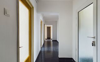 Apartament cu 5 camere zona Miorița - Poză 3