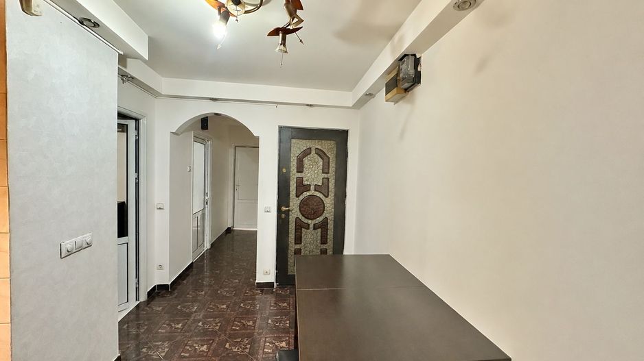 Apartament 3 camere spatios de vanzare în zona - Tractorul - Poză 11