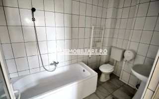 Casa 4 camere,4 bai,1 bucatarie,1 living,120 mp,500mp teren - Poză 6