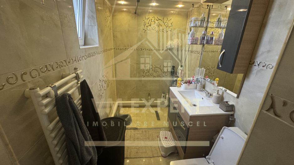 APARTAMENT 3 CAMERE ETAJ 3 VISOI - Poză 8