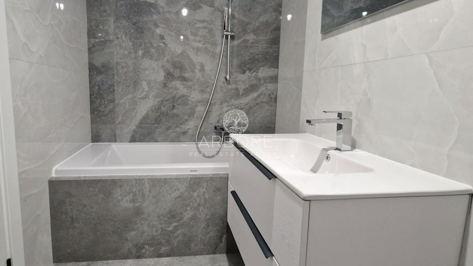 Apartament de lux cu terasa, complet utilat - Poză 9
