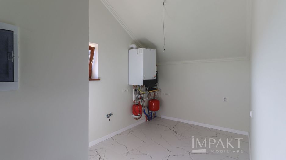 Duplex cu 8 camere in cartierul Buna-Ziua, teren 500 m2 ! - Poză 13