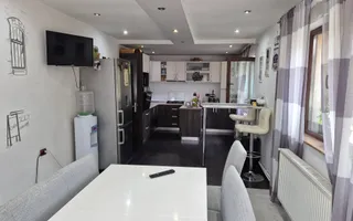Vand Casa 2 corpuri, P+E, Romanilor, 4 cam, curte, zona de gratar, etc - Poză 12