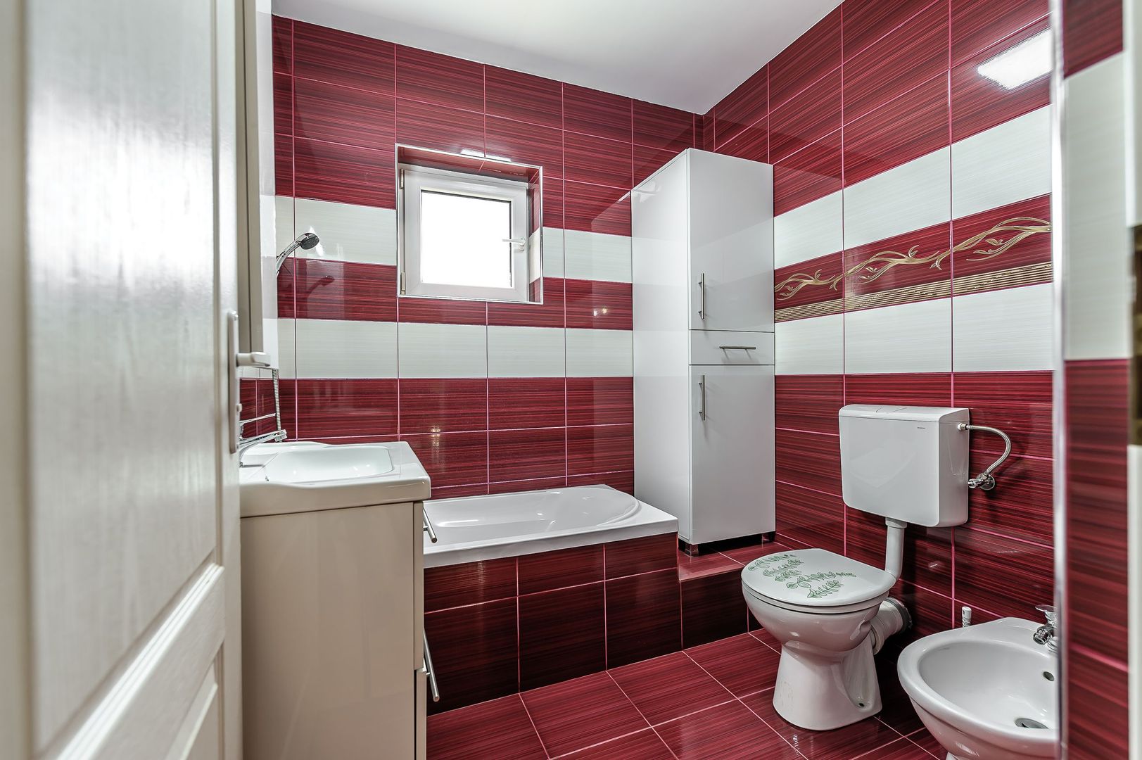 Vilă superbă 6 camere - Bujac - Poză 7