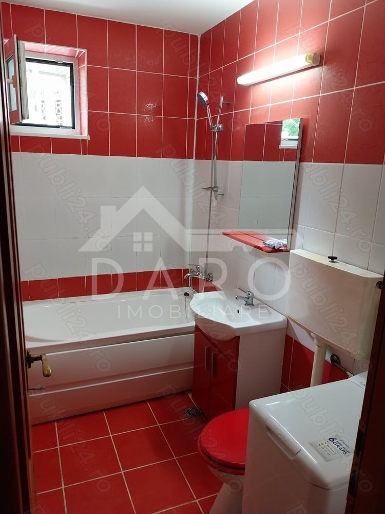 Apartament cu 3 camere - Poză 1
