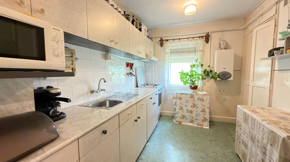 Apartament 2 camere MV1 Str. Narcisei 5 Etaj III - Carei - Poză 1