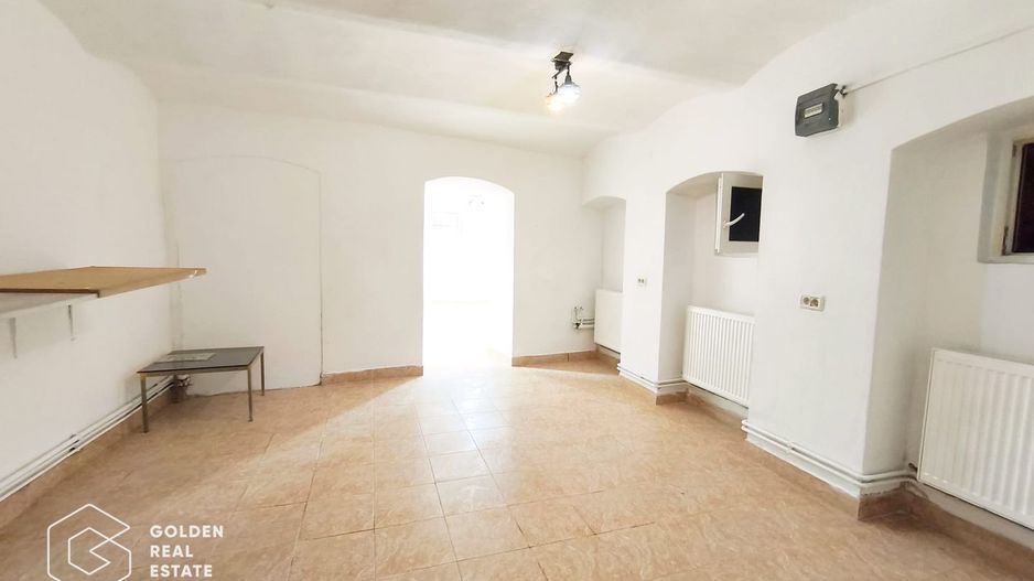 Spatiu langa Piata Catedralei, intrare din strada, str. Vasile Goldis - Poză 4