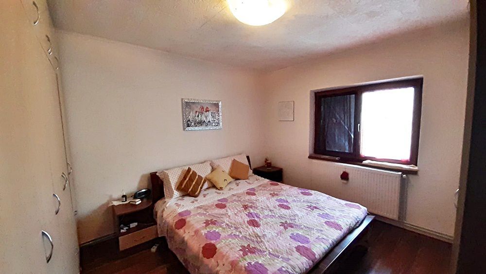 In Feldioara, la 17 Km de Brasov, apartament 2 camere, 43000 euro - Poză 13