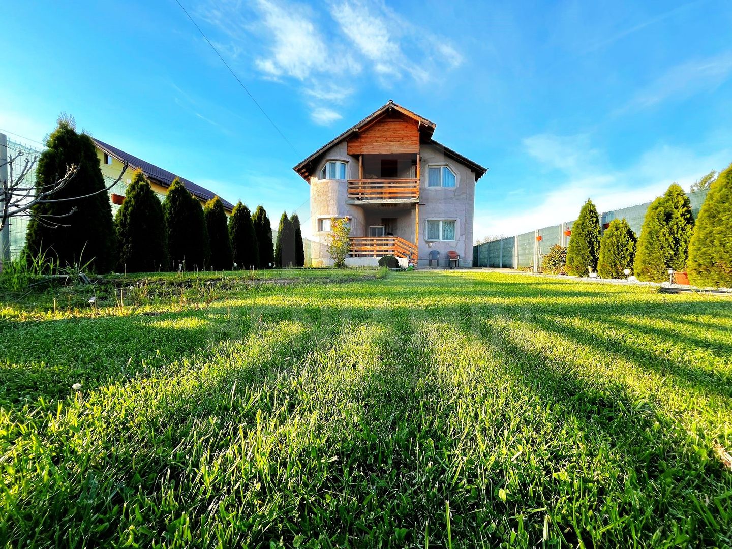 Casa P+1-Toate Utilitatile-3 Dormitoare-2 Bai-680mp Teren-Mobilata - Poză 1