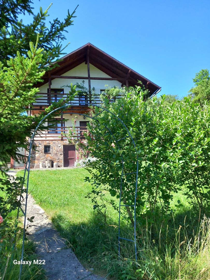 Bran, casa de vacanta + teren , Zona Club Vila Bran - Poză 1