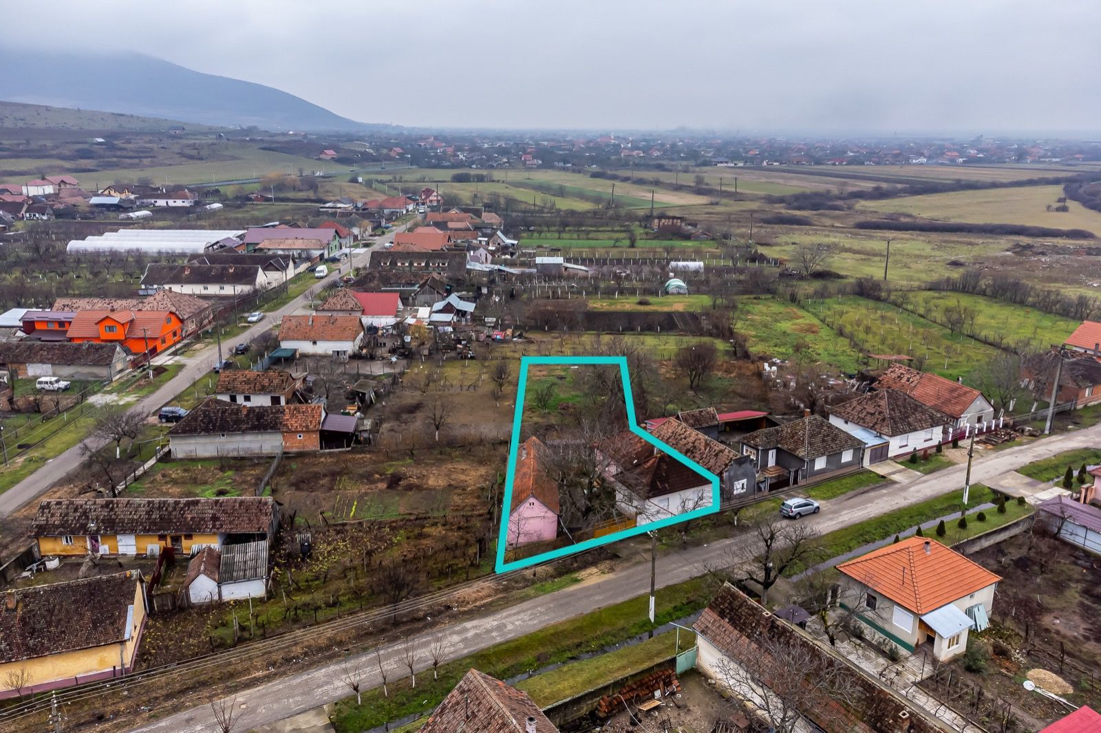 Casă cu grădină imensă localitatea Mâsca - Poză 1