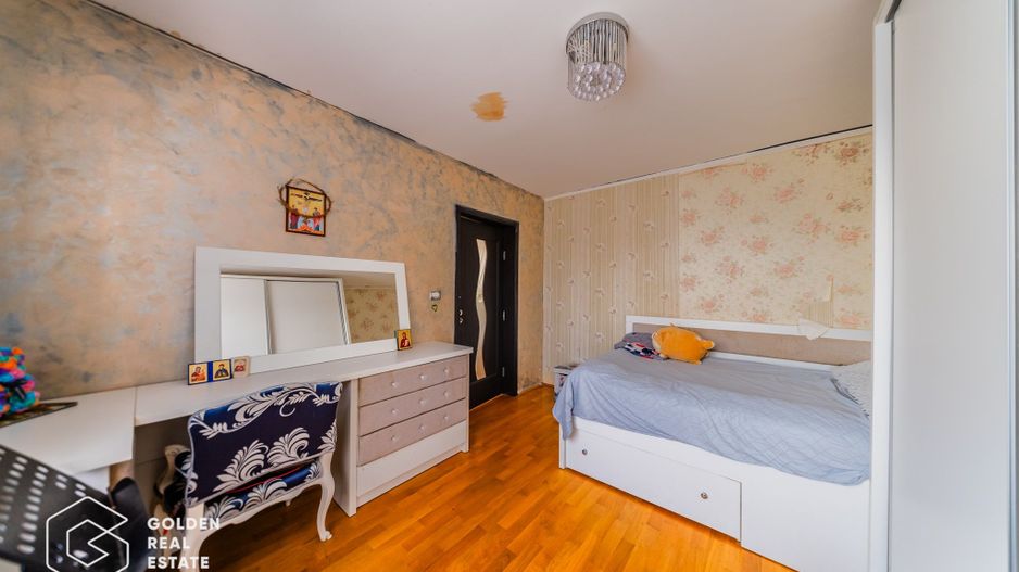 Casa spatioasa cu piscina si teren generos in Bujac - Poză 11