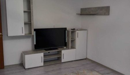 Apartament decomandat cu 2 camere de închiriat, zona Casa de Cultură