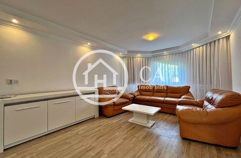 Casă de închiriat cu 4 camere în Cartierul Europa, Oradea - Poză 1