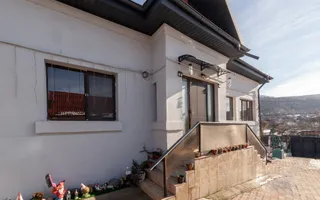 Casă Ștefănești – 1 km de Primărie | Curte mare, zonă liniștită - Poză 12