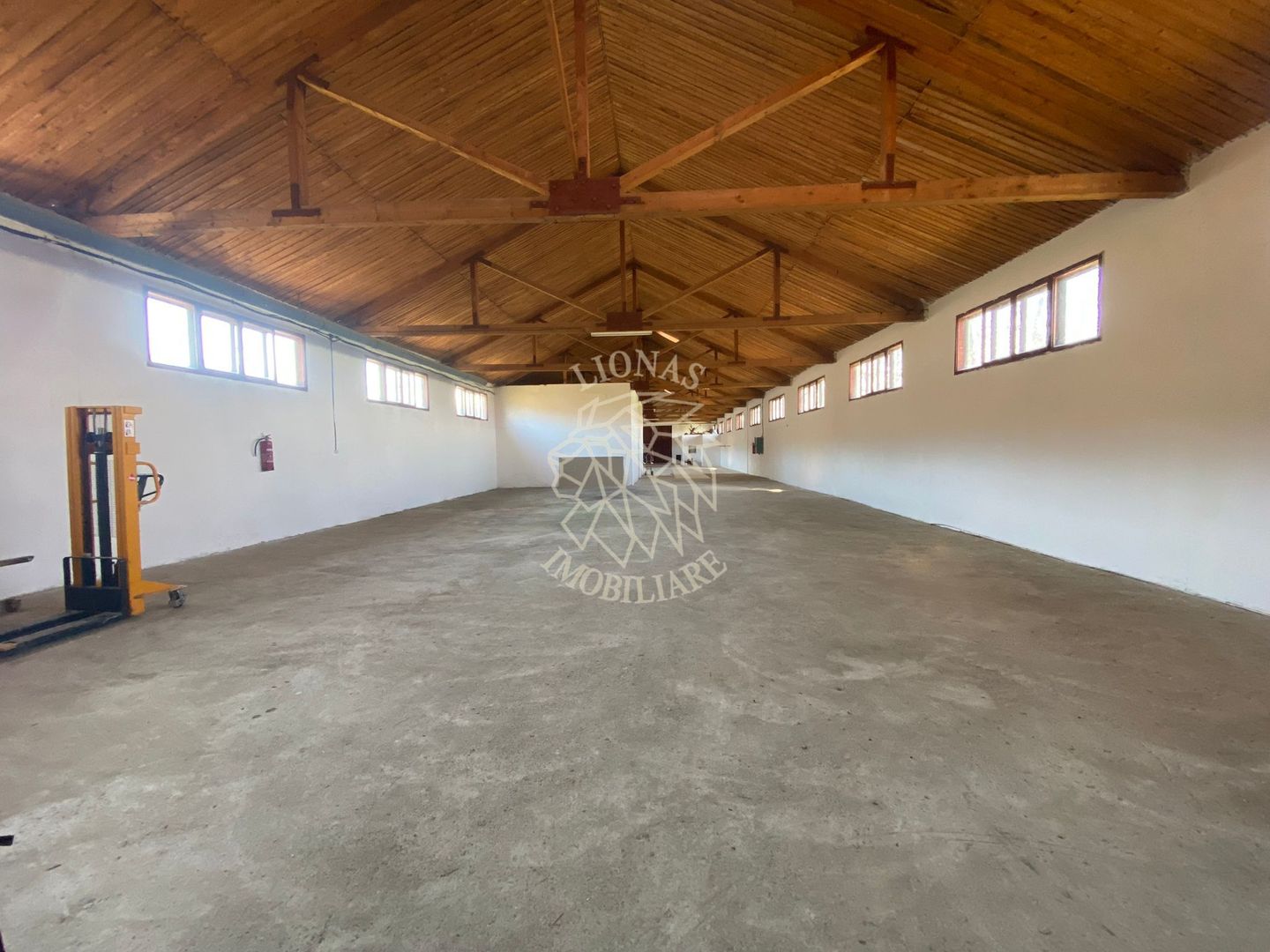 Spatiu Industrial/ Hala/ Depozit- 1200 mp- Peste Podul Budacului - Poză 1