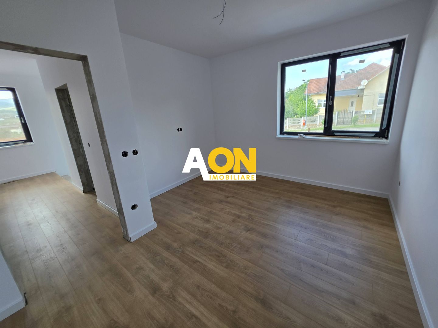 Duplex modern, 4 camere, curte 315 mp, predare mobilata,zonă liniștită - Poză 9