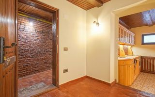 Casa de vanzare in centrul Brasovului - curte privata si pivnita - Poză 7