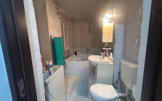De vanzare Apartament 3 camere zona de jos - Poză 12