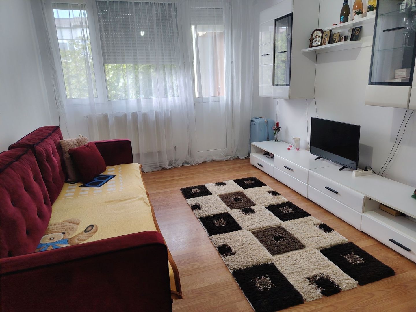BRASADAS vinde ap 2 cam etaj 3/4 in Carpați 1. - Poză 5