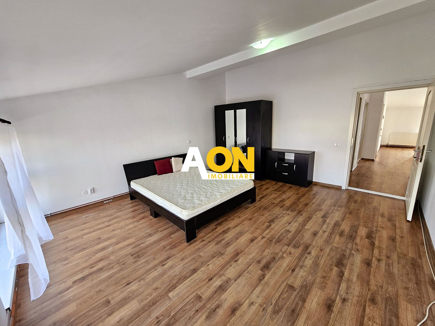 Apartament 3 camere, 80 mp, zona Schit, bloc nou, pretabil ca birou - Poză 3