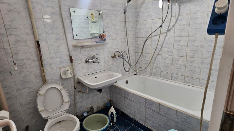 vand garsoniera zona Crihala, etaj 1 - Poză 3