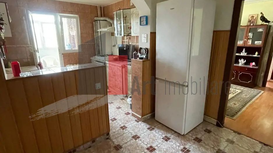 vand apartament 3 camere - Poză 4