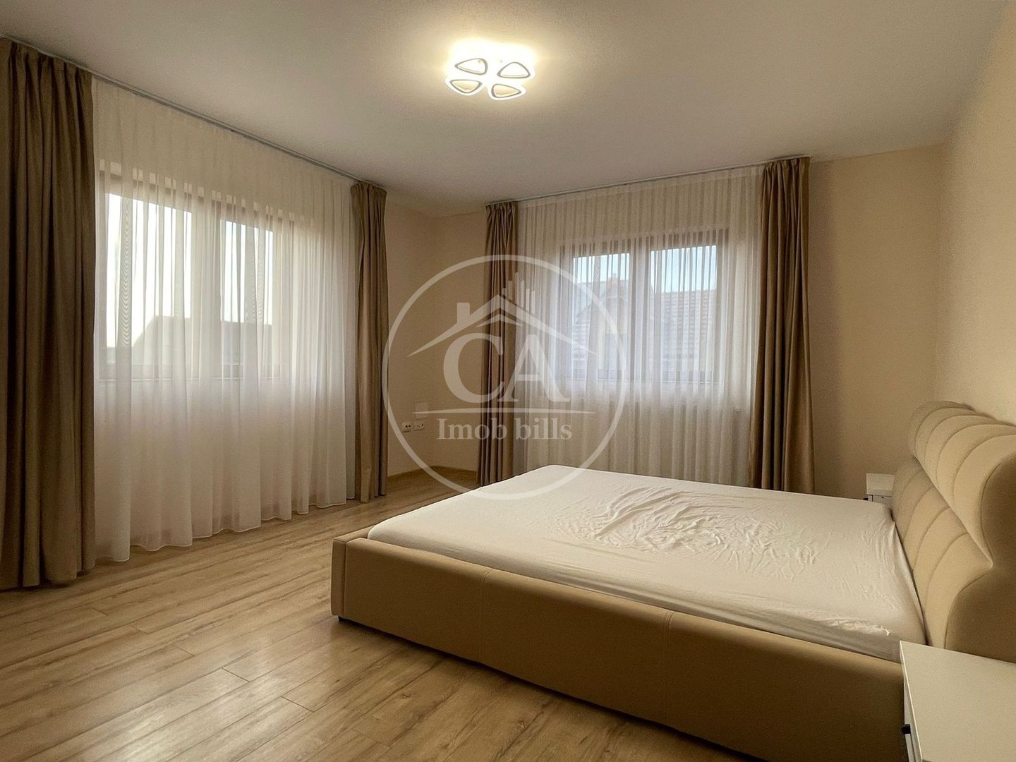 Casa de inchiriat cu 4 camere  tip duplex in cartier Viena, Oradea - Poză 3