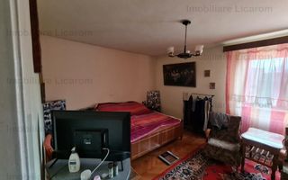 Proprietate individuala-3 apartamente,spatiu comercial,garaje,gradina,curte - Poză 5