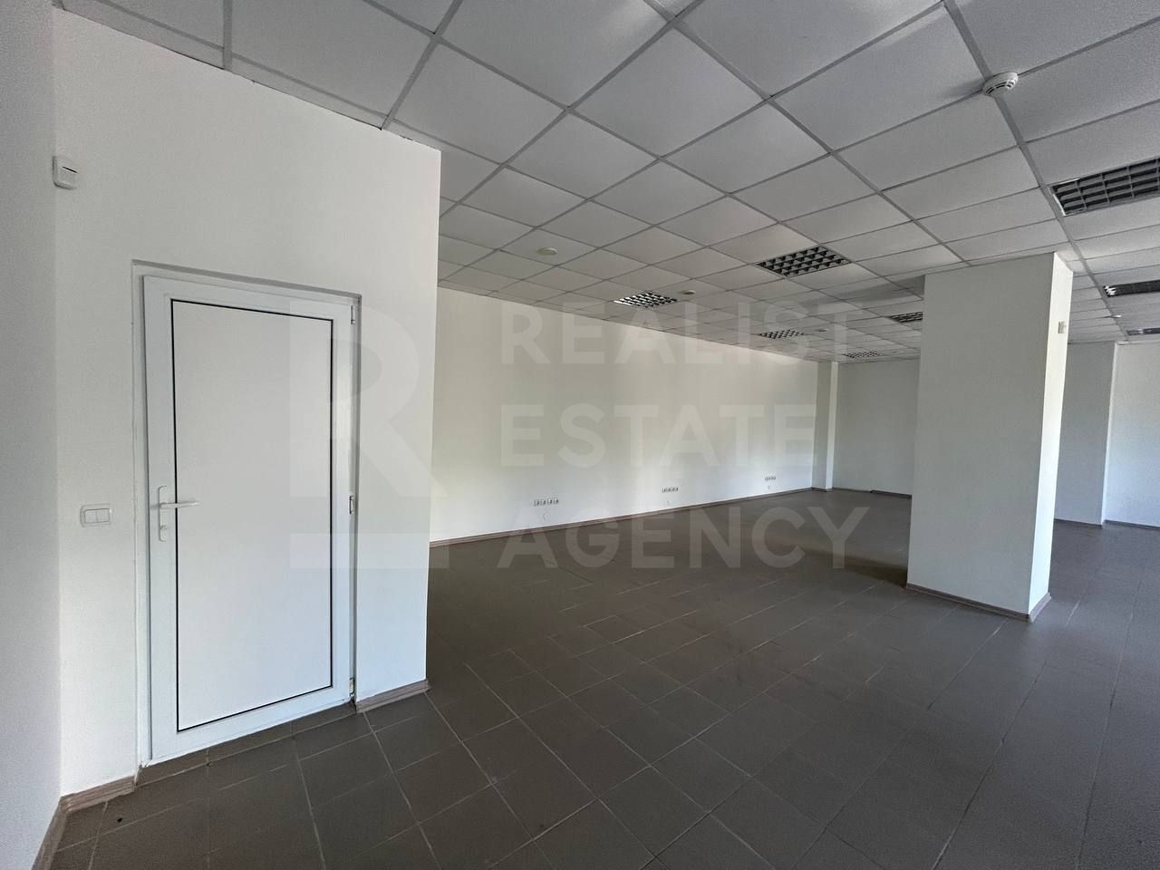 Vânzare, spațiu comercial, 207 mp, str. Independenței, Edineț - Poză 2