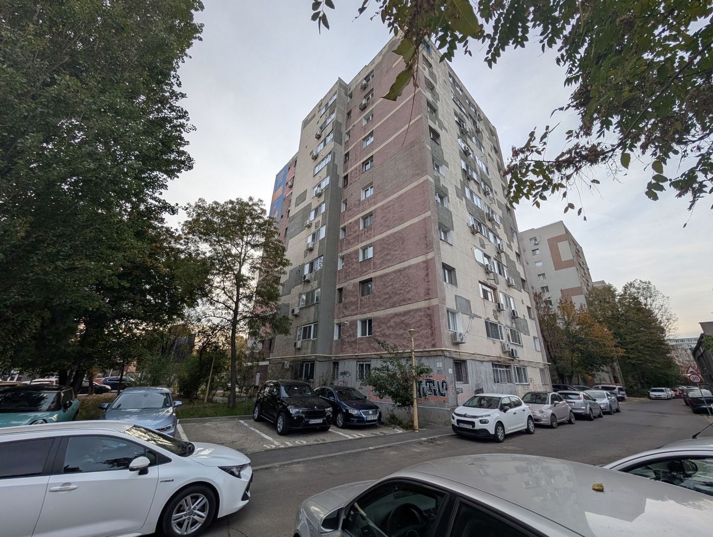 3 Camere Giulești, 60mp, Vedere Panoramică, Total de Renovat - Poză 1