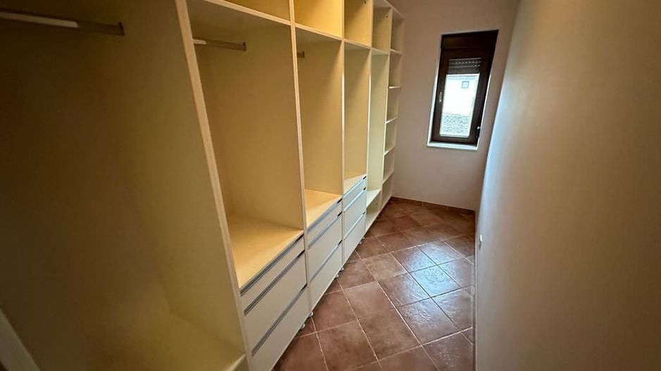 VILA  - ARADULUI. -British - Poză 44