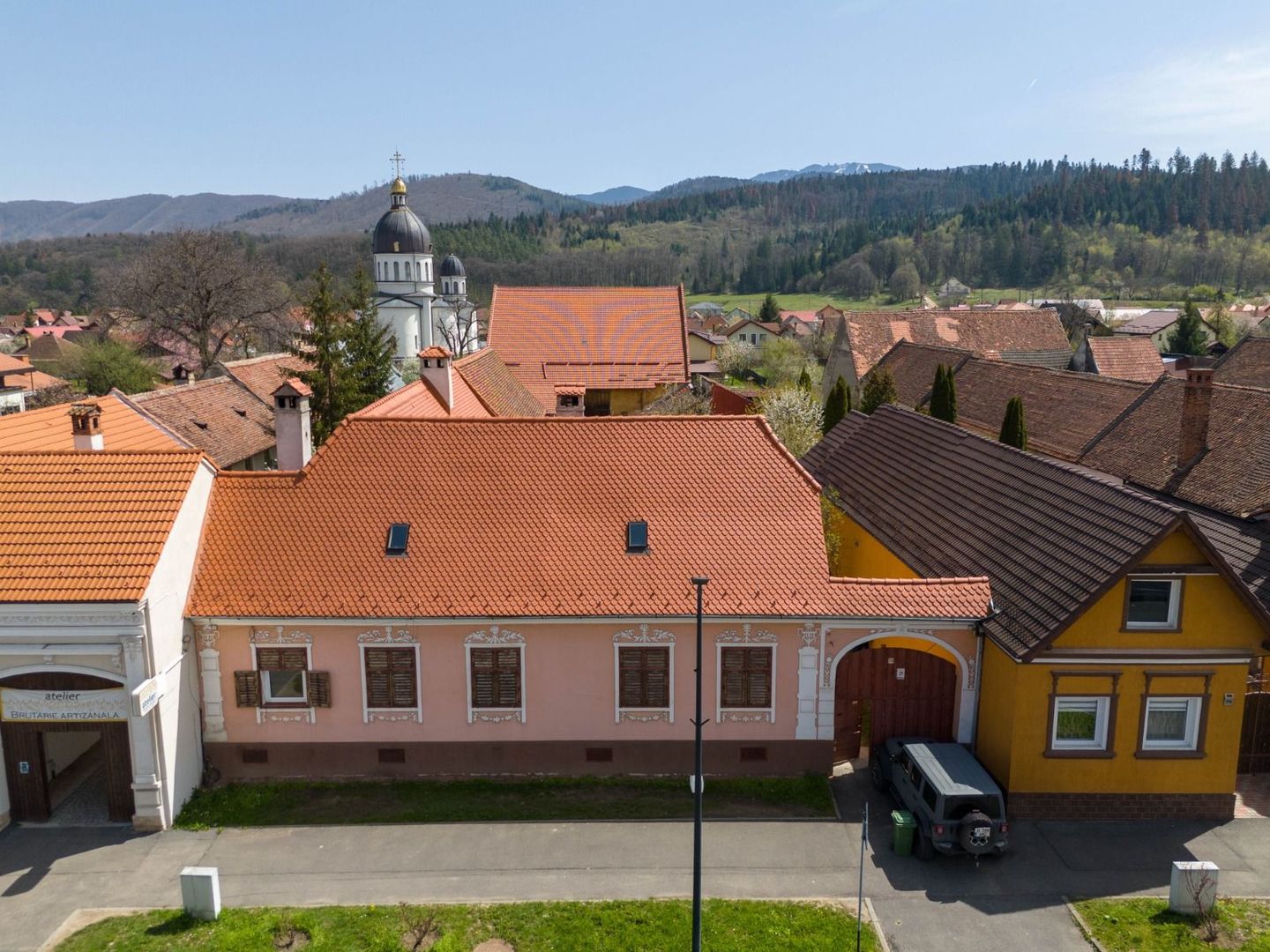 Casă Săsească Autentică cu Șură Impresionantă în Cristian – Teren 2729mp - Poză 1