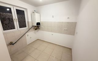 Casa înșiruită cu 4 camere | Parcare | Zona străzii A. Iancu Floresti - Poză 3