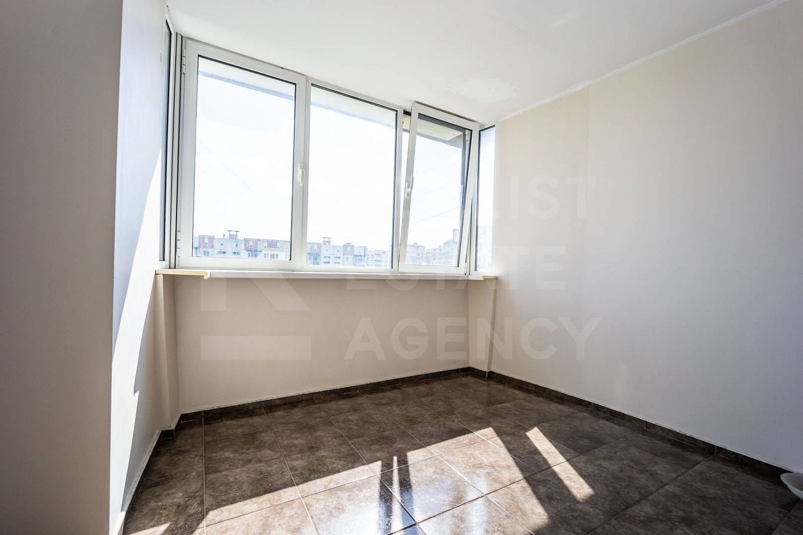 Vânzare, apartament 4 camere 86 mp , str. Milescu Spătaru, Ciocana - Poză 6