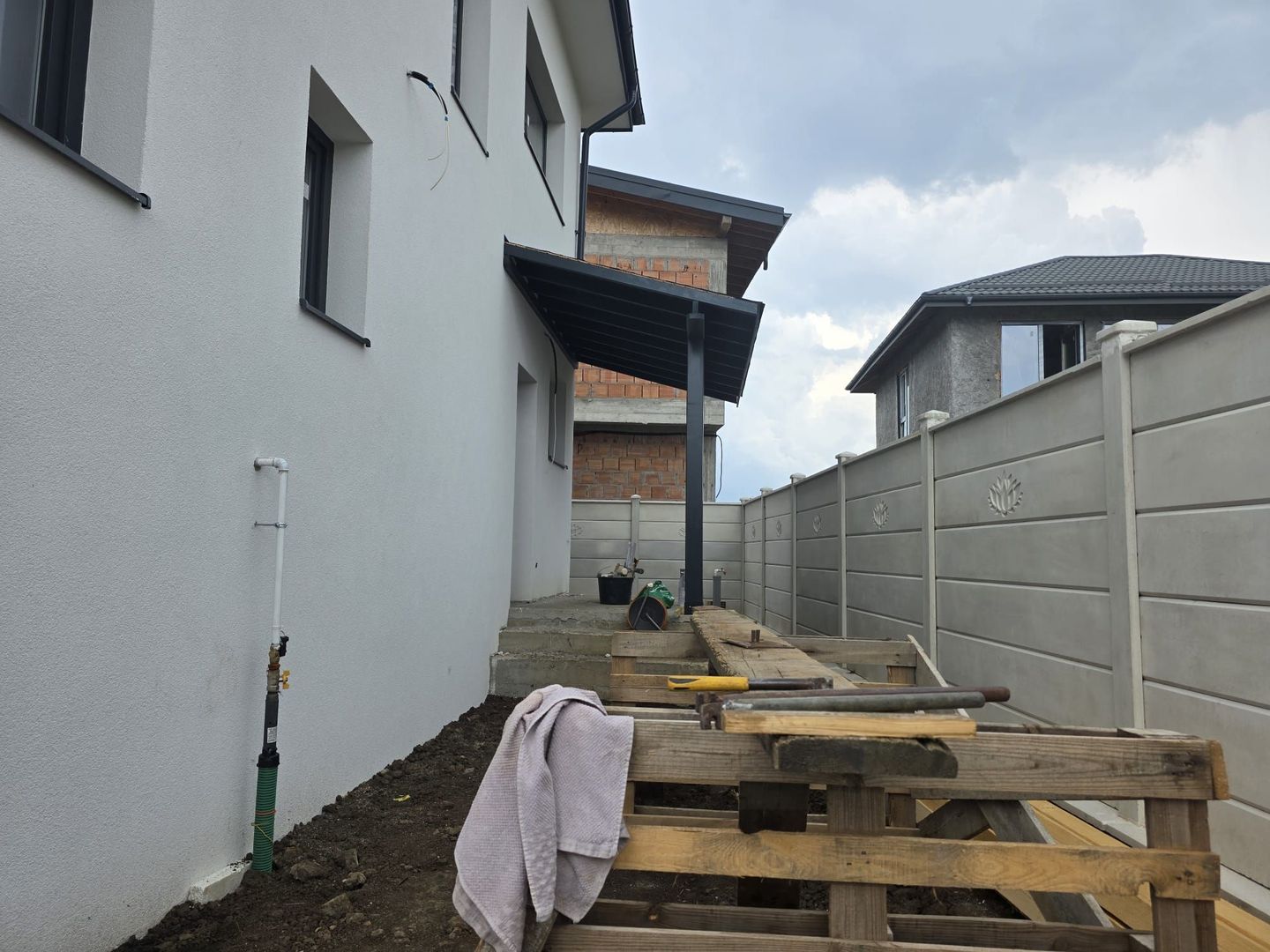 Vilă individuală în Tunari – 5 camere, curte privată - Poză 20
