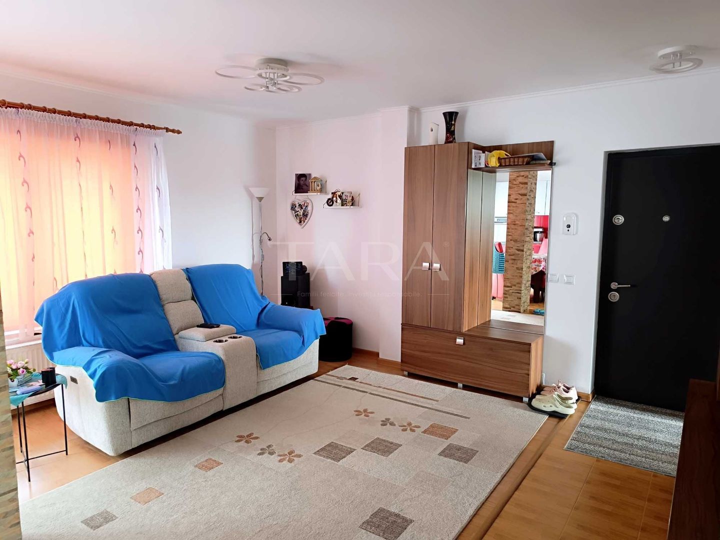 Apartament cu 3 camere și terase generoase, zona Sub Cetate, Florești. - Poză 2
