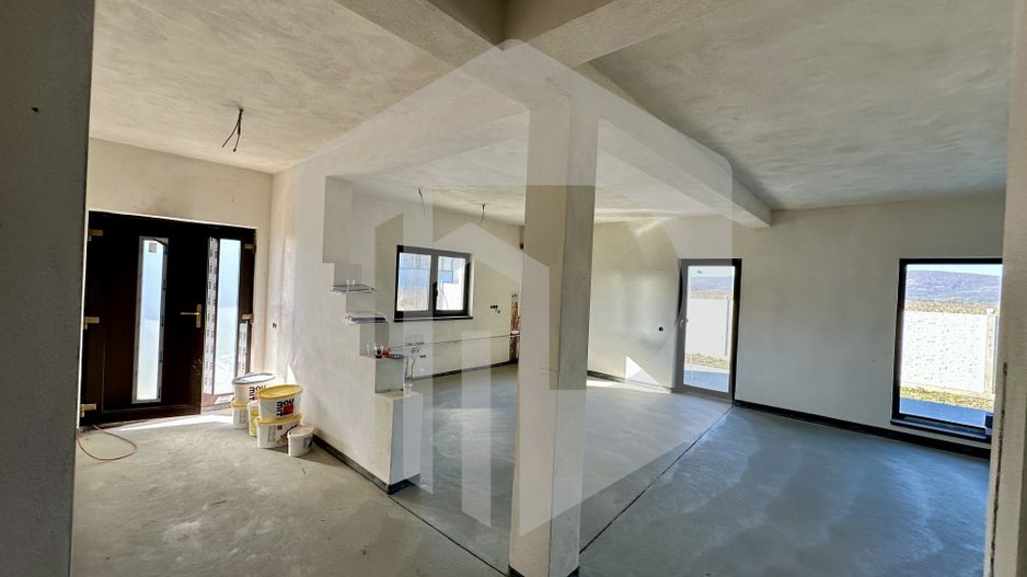 Casa individuala | Cristian | 5 camere | 160mpu | 610 Teren Liber - Poză 1