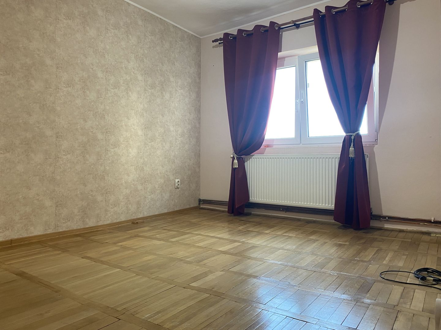 Vanzare apartament cu 4 camere luminos, vedere deschisă-Targoviste-M5 - Poză 2