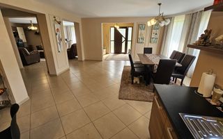 Vila Moderna cu 5 camere, garaj si 921 mp de curte, in Tocile - Poză 8