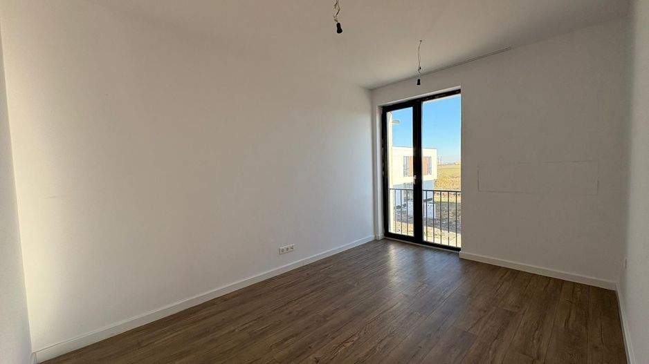 Casa 4 camere cu 2 locuri de parcare - Poză 11