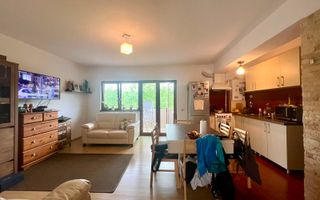 Apartament spatios cu 3 camere pe strada privata - Poză 2