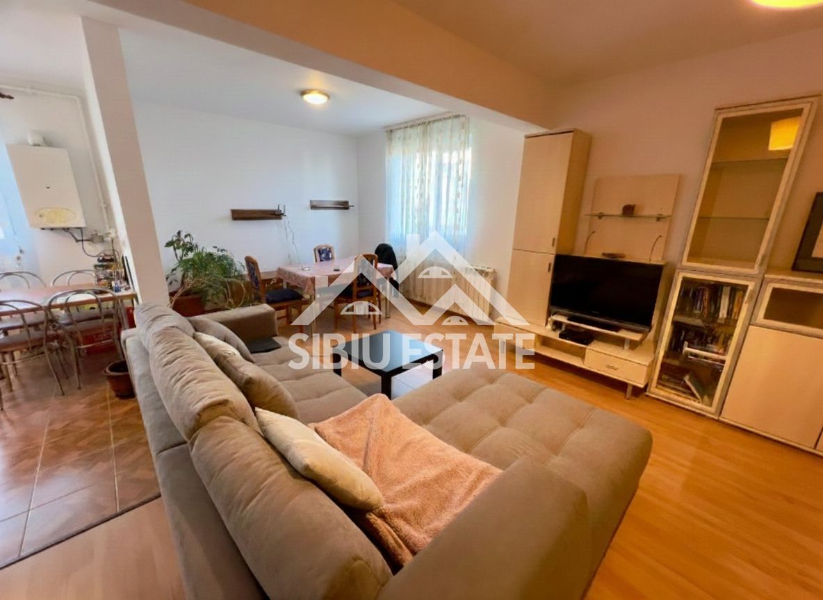 Apartament 3 Camere 87mp - Sibiu, Parcare, Curte Privată cu Foișor - Poză 1