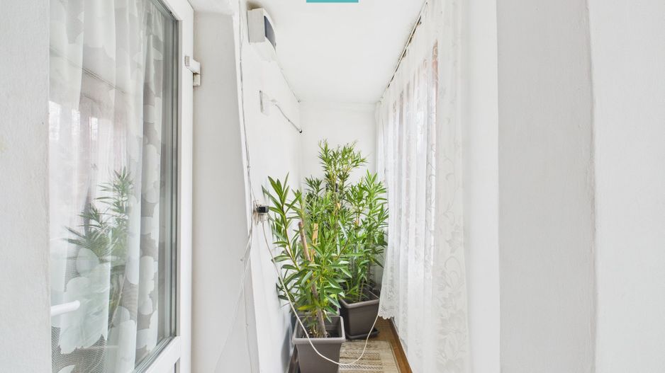 Două case pe un teren generos în Ghiroda - Poză 16