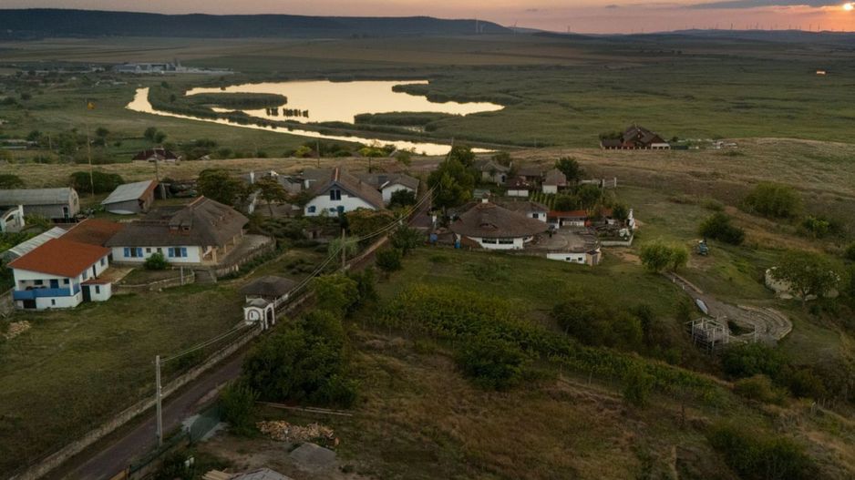 Complex turistic de vanzare in Enisala / Tulcea - Poză 9