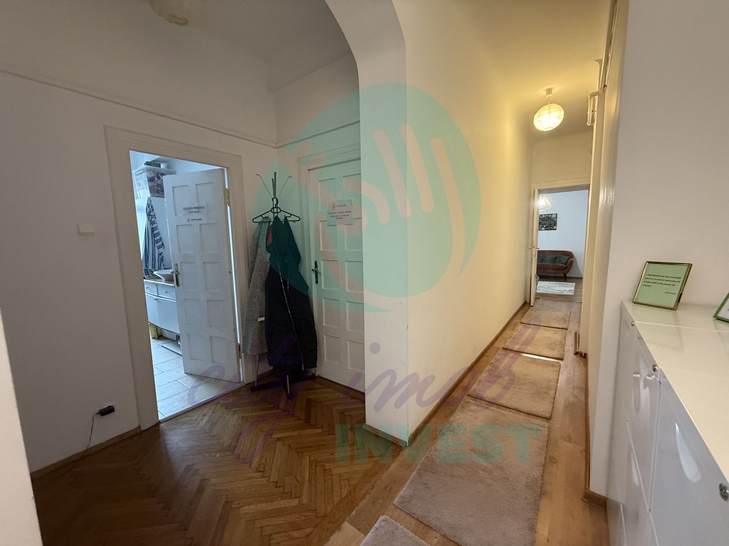 Spatiu, lumina si eleganta intr-un apartment interbelic - Poză 13